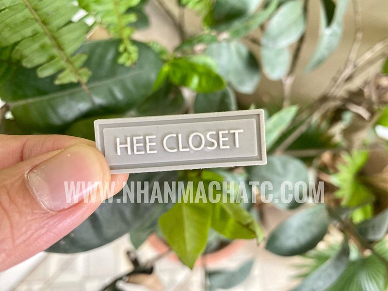 logo cao su hee closet