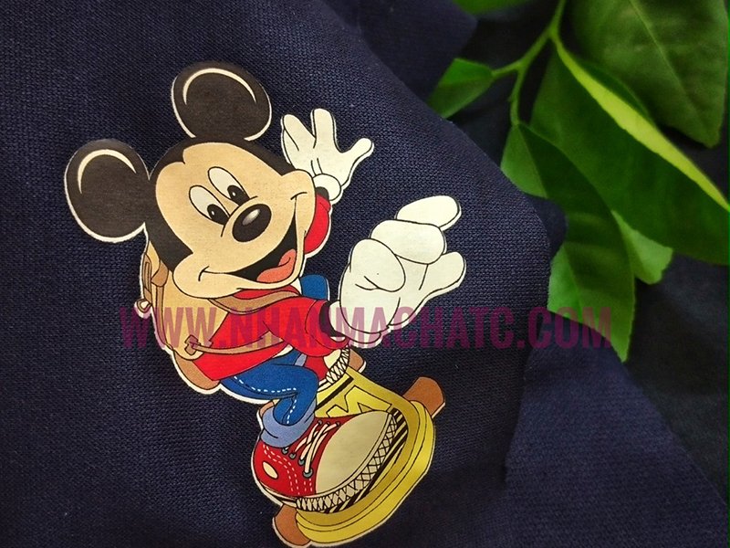 hinh mickey in len ao
