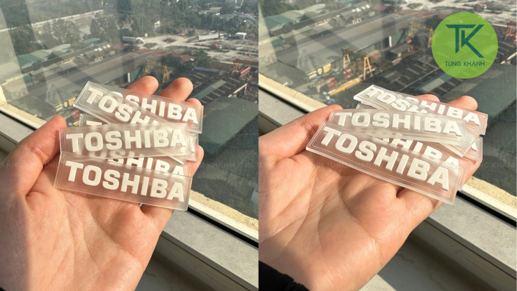 May mác ở ngực áo