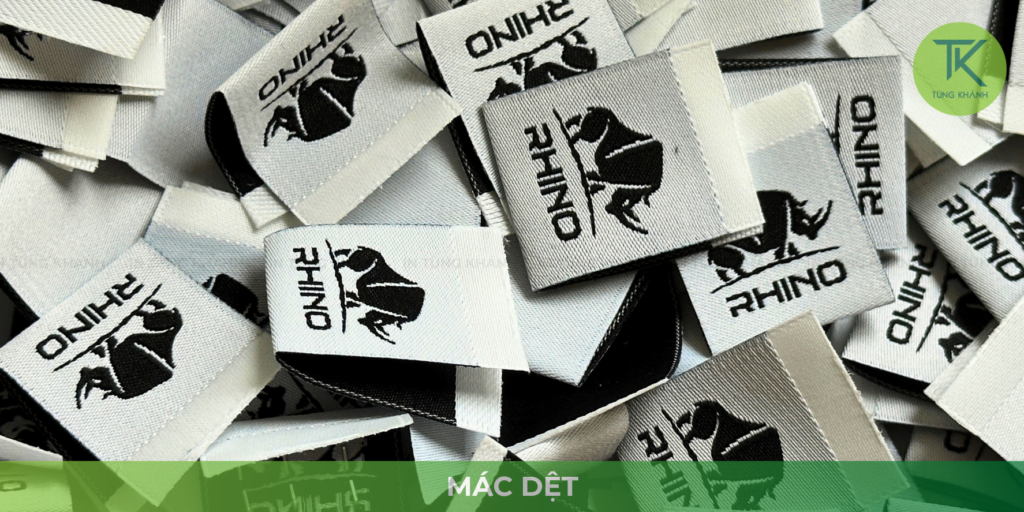 Mác may ở sườn, gấu áo hoặc mép sản phẩm
